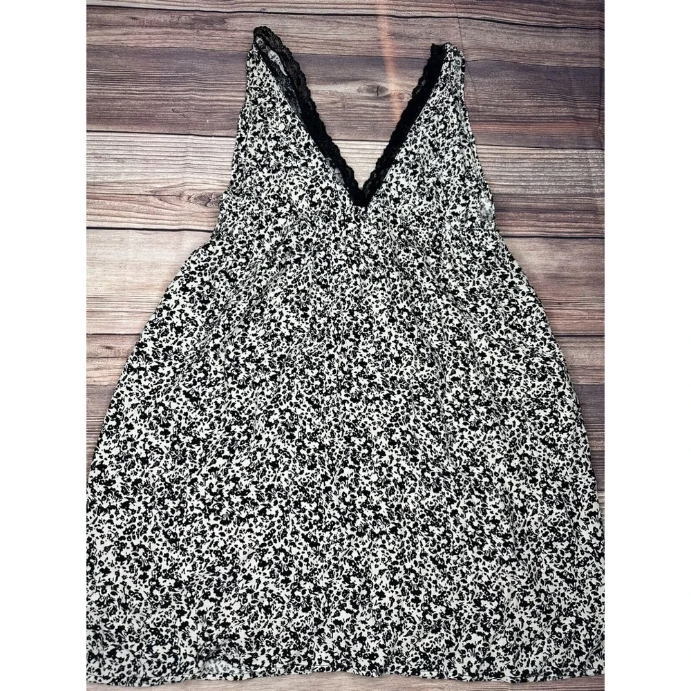 Zara V Neck‎ Sleeveless Dress With Lace Trim Size 7